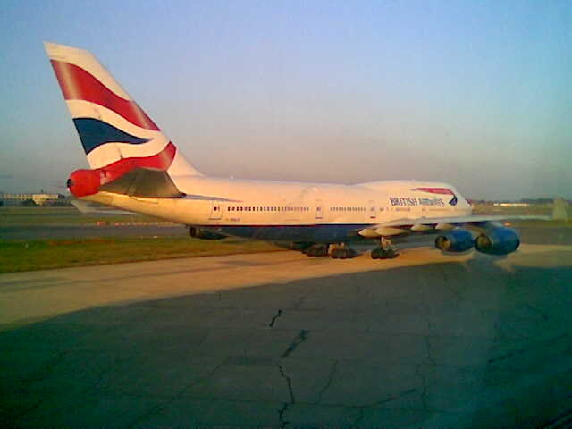 jumbo jet heathrow.jpg