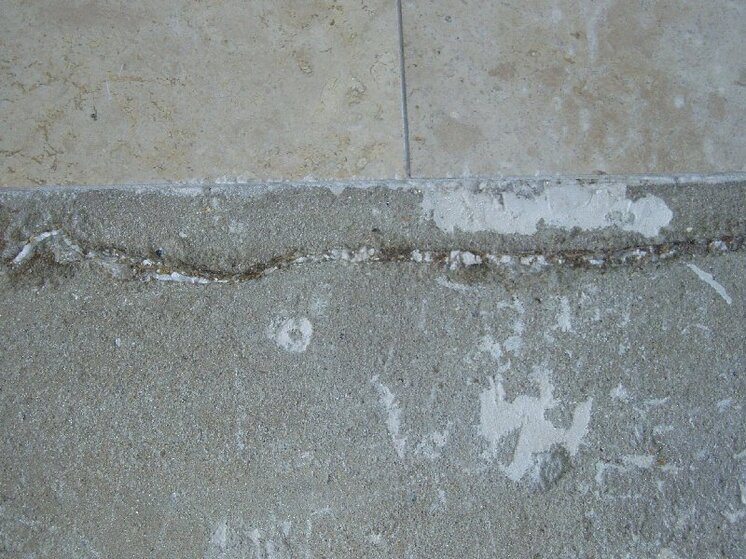 Cracked floor 003.jpg