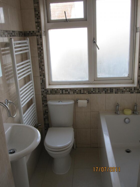 bathroom 019.jpg