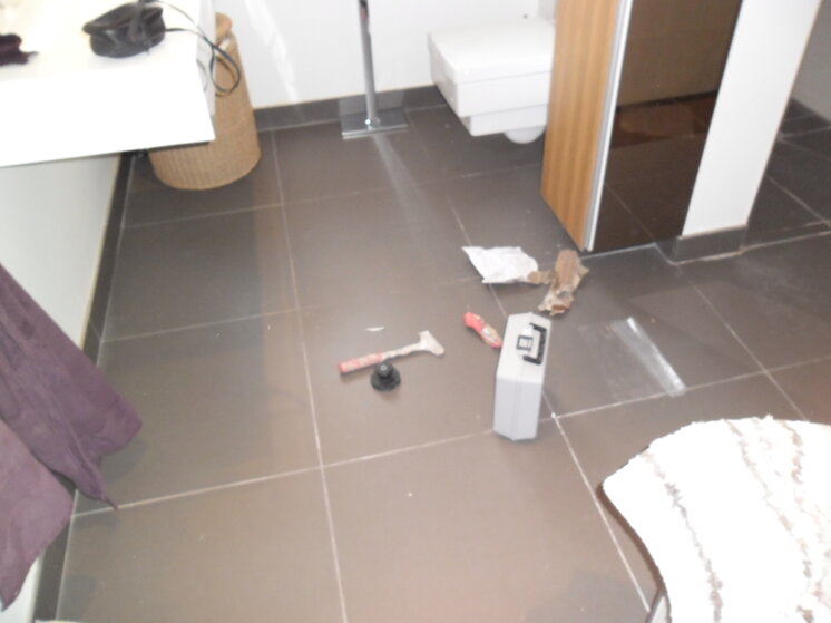 Shower Floor Rip out 003.jpg