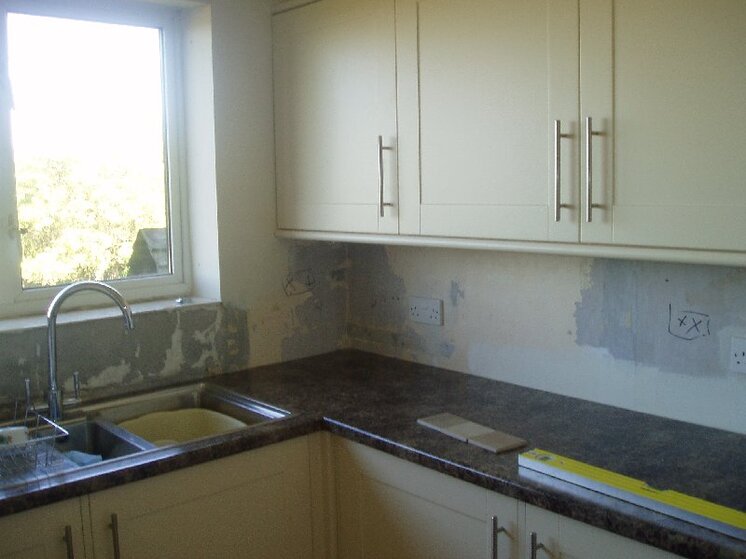 Kitchen Tiling 001.jpg