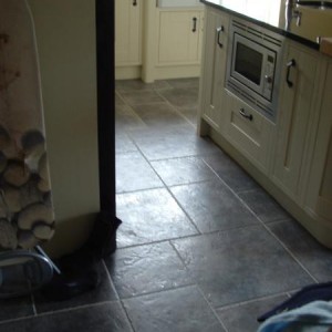 Kitchen floor with undertile heating