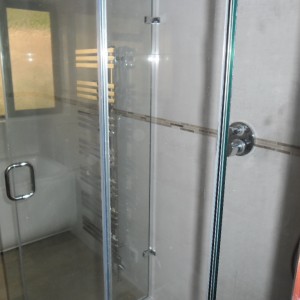 Large Bathroom 012