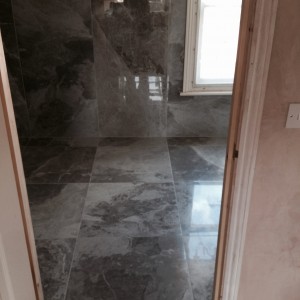 Glazed porcelain tiling