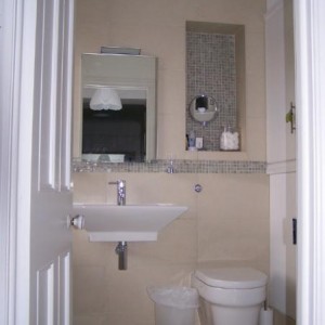 doorway basin wc