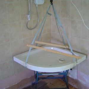 manoeuvring shower tray into corner onto mortar bed