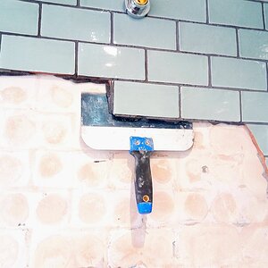 Bad shower tiling V.jpg