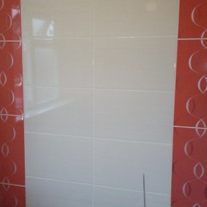 red n white stripes bathroom 009