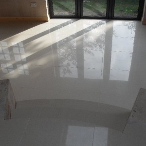 Raised kitchen area, curved steps down to extension thru to utility area
50 sq mtr Floor
B&Q 60x60
Polished Porcelain