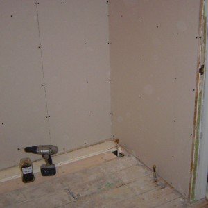 NE corner with plasterboard