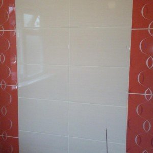 red n white stripes bathroom 009