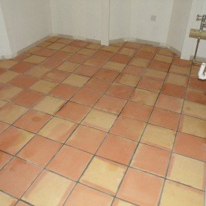 Kitchen Area - grouting looks patchy, but it's just been washed!!