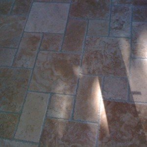 Chiselled edge travertine in the classic step pattern