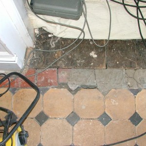 KW front room threshold damege b4