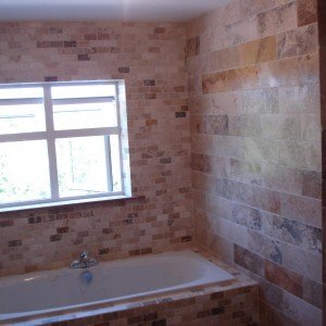 Scabas Travertine 15x40 with mosaic wall