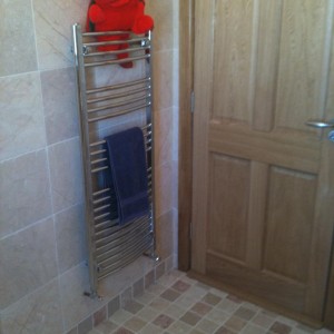 Wetroom: Crema nova tumbled with 10x10 mix