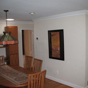 wall in dining room for artwork