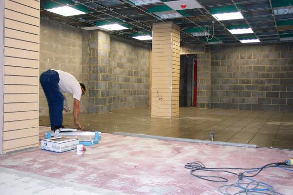 120 m2 of 300 x 300 Porcelain tiles for a shop. (2)