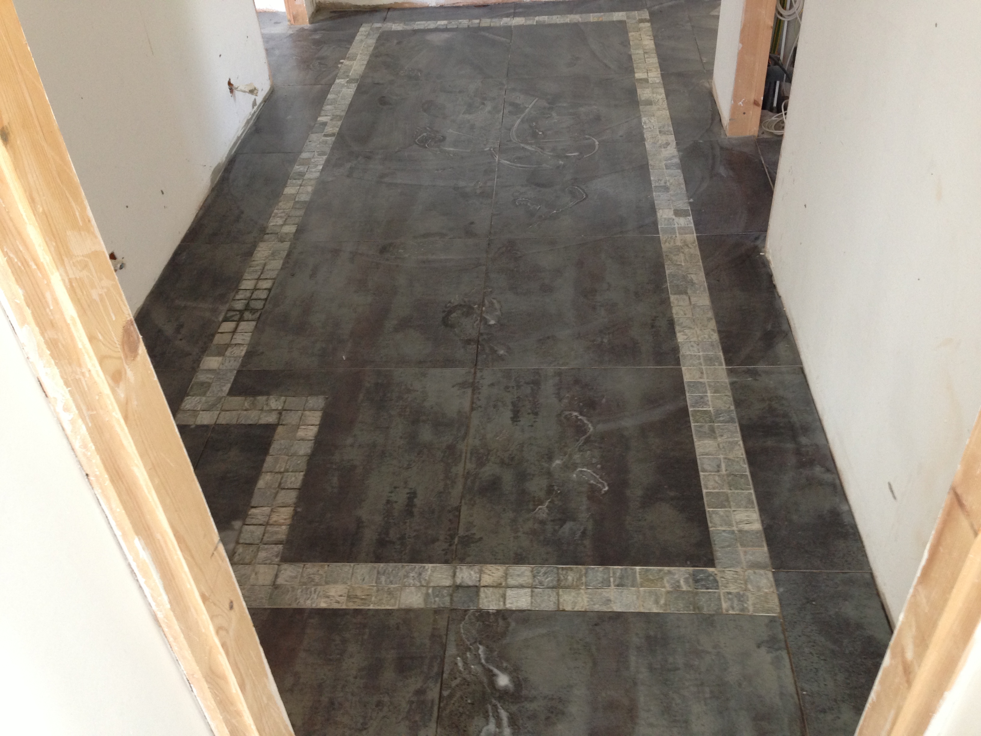 600x600 floor with mosaic inlay