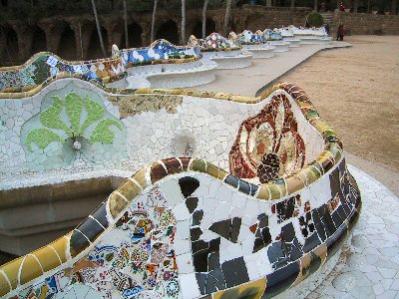 antoni gaudi park guell bench