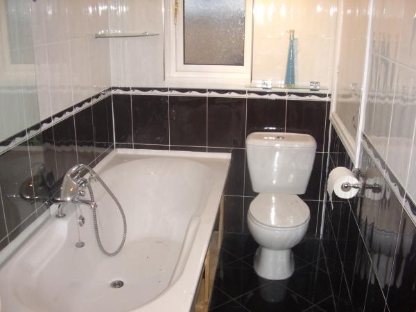 BATHROOM CERAMIC WALLS TILES AND GRANITE FLOOR TILES