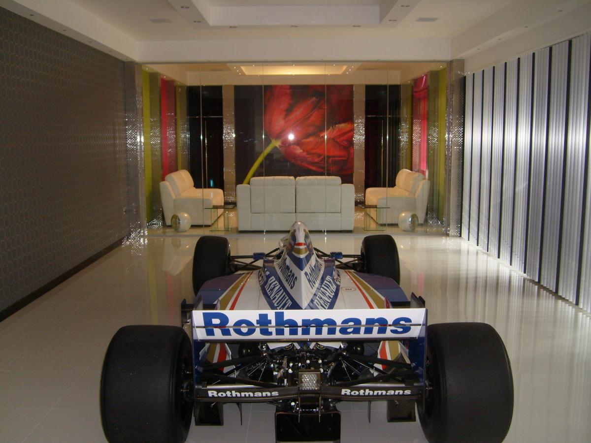 Damon Hill's championship winning car from the 1996 season. White polished porcelanosa 60x60 porcelain tiles with epoxy grout. 190m2 showroom and garage.