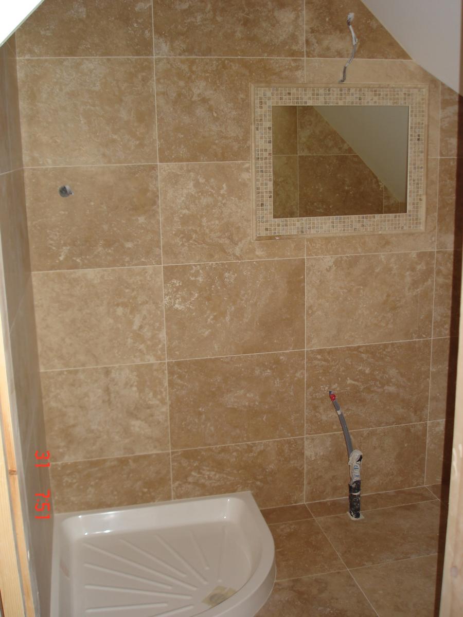 F&H Travertine bathroom 60x40 with mosaic & pencil border at the mirror