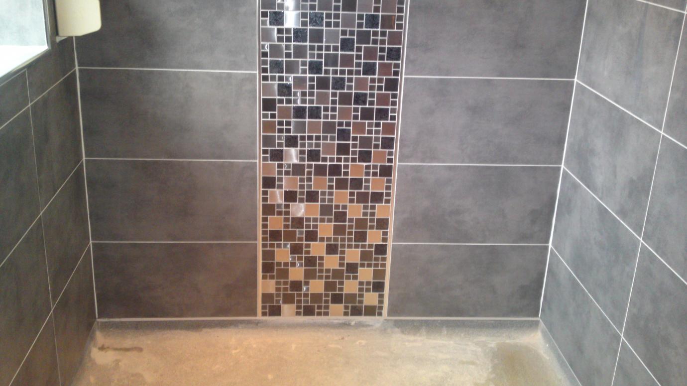 GREY BATHROOM WITH MOSAICS 010