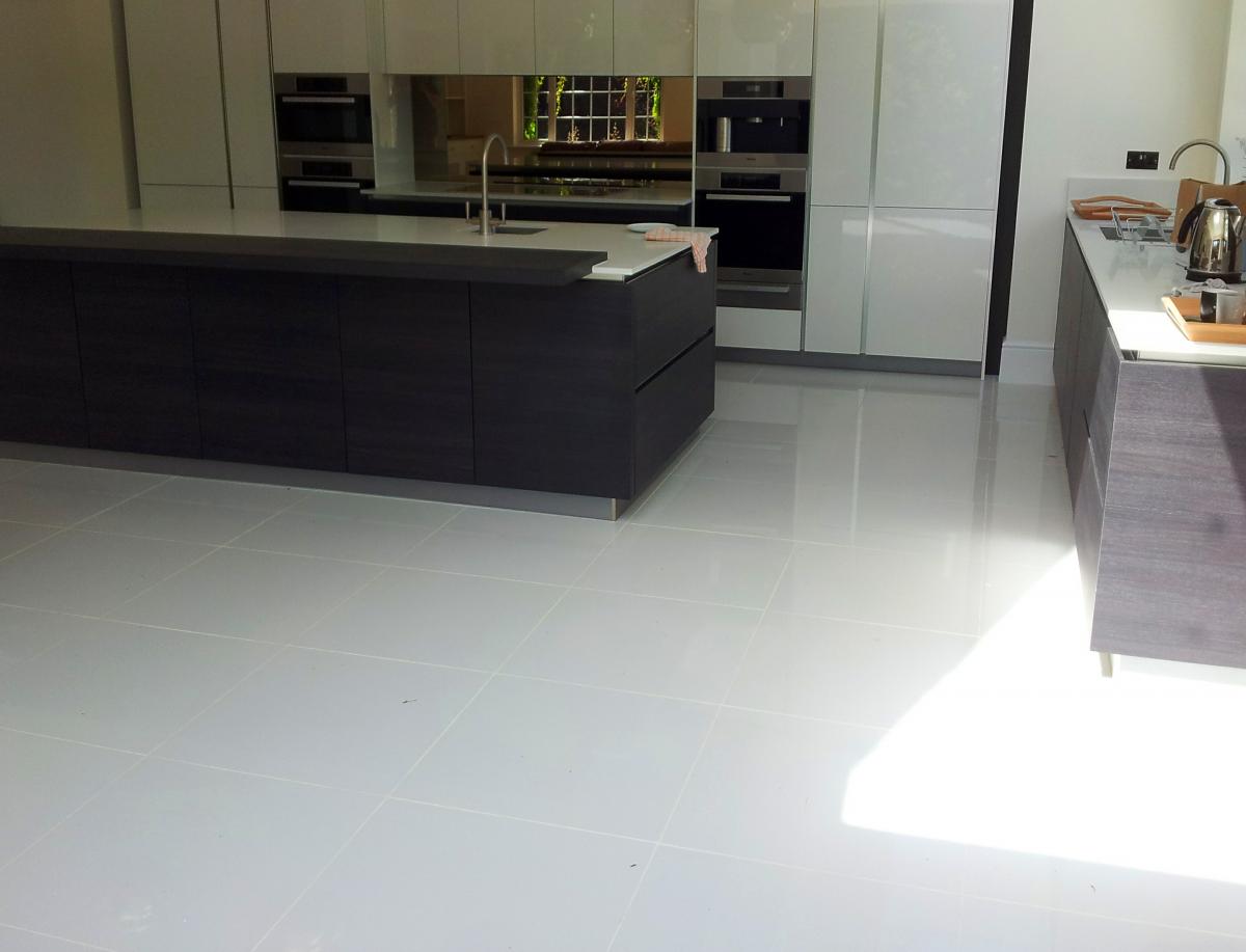 Polished porcelain kitchen floor