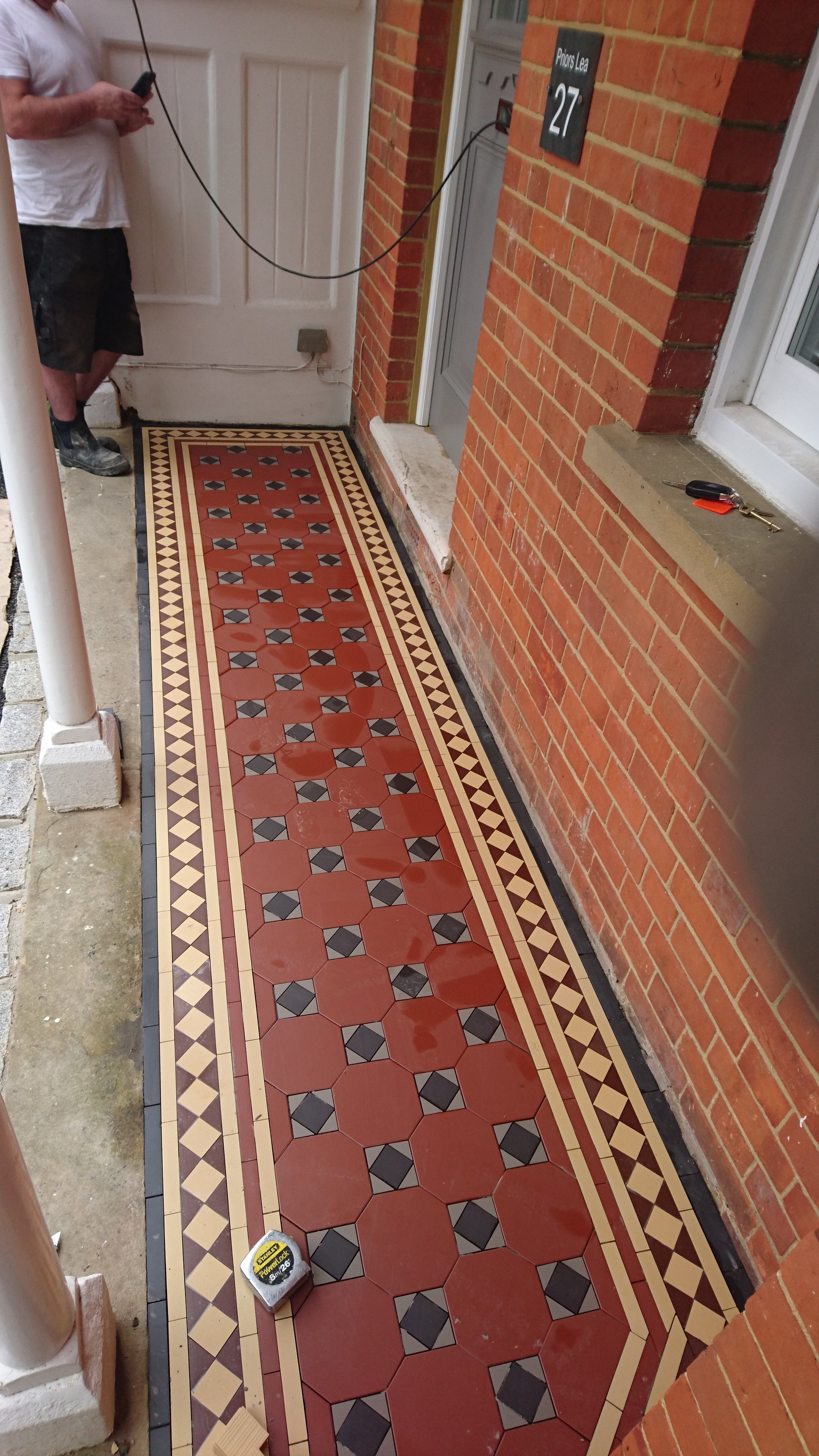 Porch front in octagon with 5 line border today