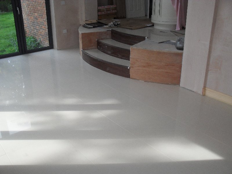 Raised kitchen area, curved steps down to extension thru to utility area
50 sq mtr Floor
B&Q 60x60
Polished Porcelain