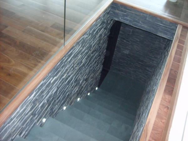 random pattern slate walls with green slate steps