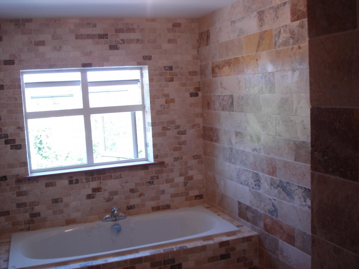 Scabas Travertine 15x40 with mosaic wall