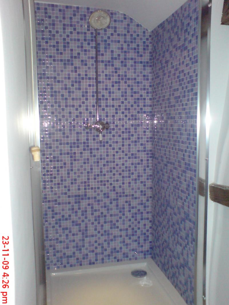 SHOWER ROOM KEARSLEY 020