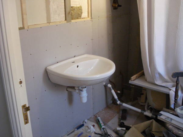 Sink fitted to check position. 
Note temporary bath arrangement!