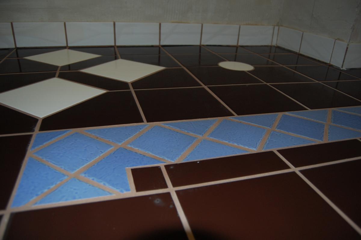 tiling a floor with a skirting