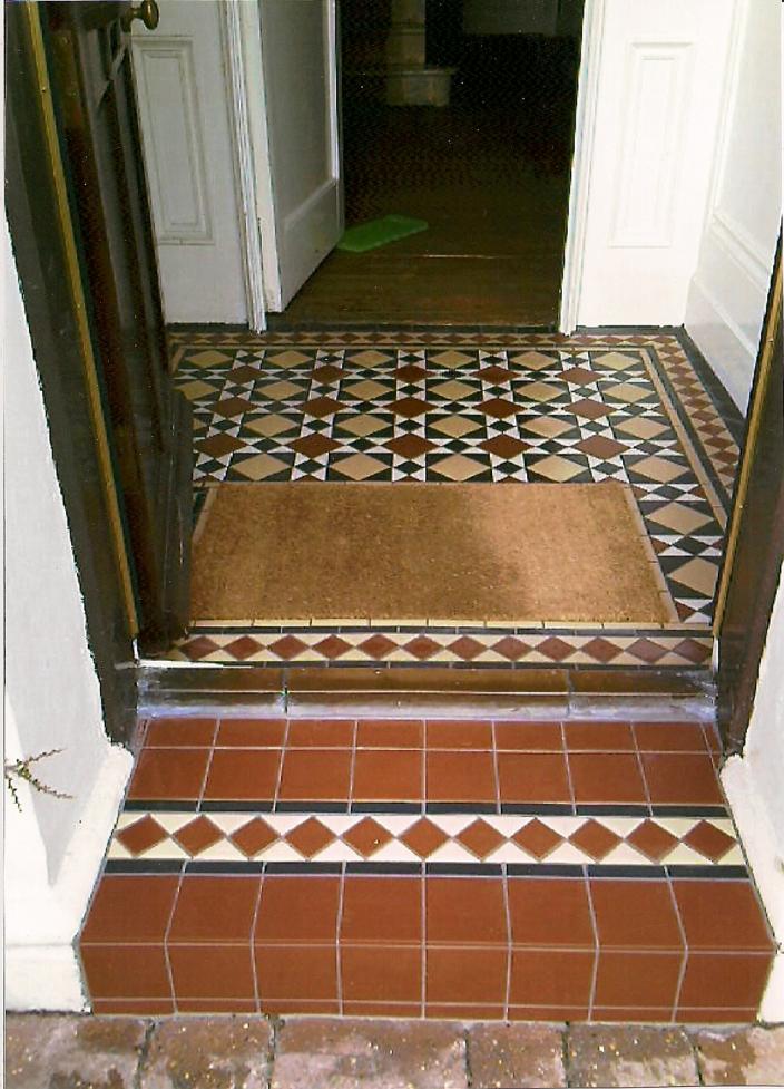 VICTORIAN HC. - VESTIBULE & STEP - DESIGN NO.6 (JARROW) WITH TRADITIONAL RED/WHITE/BLACK BORDER.