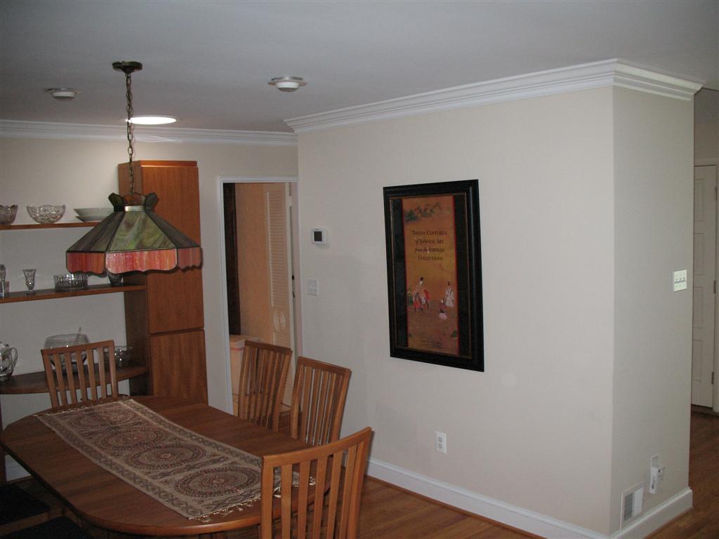 wall in dining room for artwork